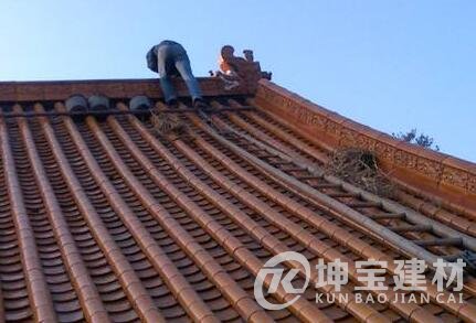 農村屋頂蓋琉璃瓦的坡度多少？多少錢一塊？安裝步驟是什么？